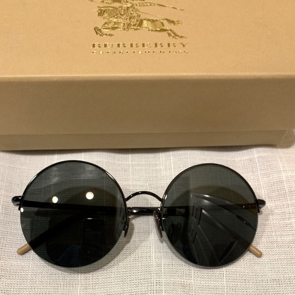 Burberry round sunglasses - Picture 2 of 4